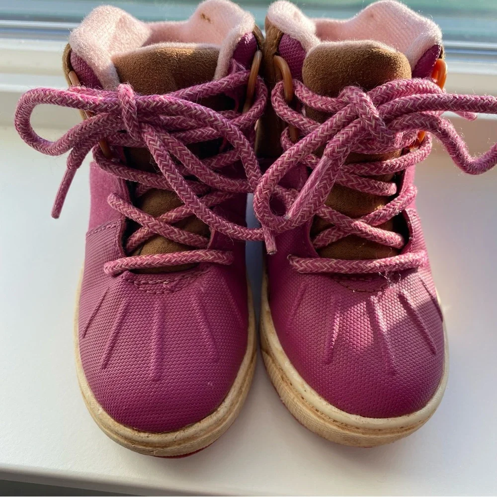OshKosh B’gosh Toddler Winter Boots Pink Lace-Up Size 5